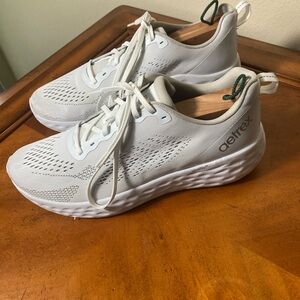 Aetrex Danika White Lace-Up Sneakers